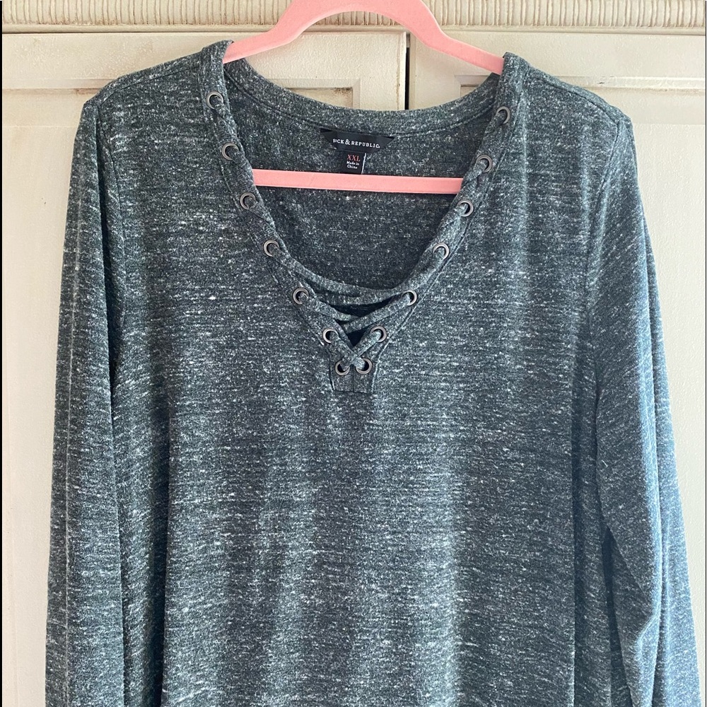 Rock & Rebublic Long Sleeve Pullover